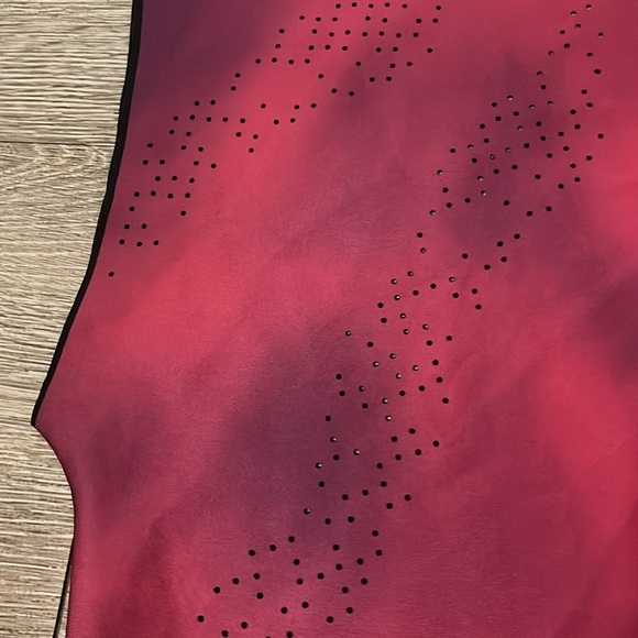New with tags ultracor maroon top size small workout - Picture 2 of 8